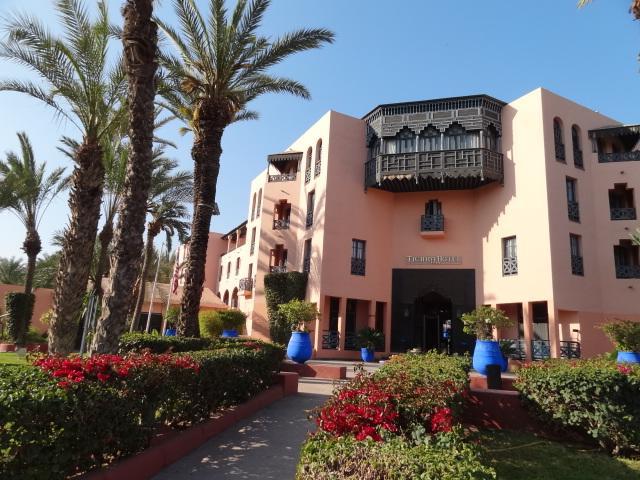 Manis Set In A Area Apartment